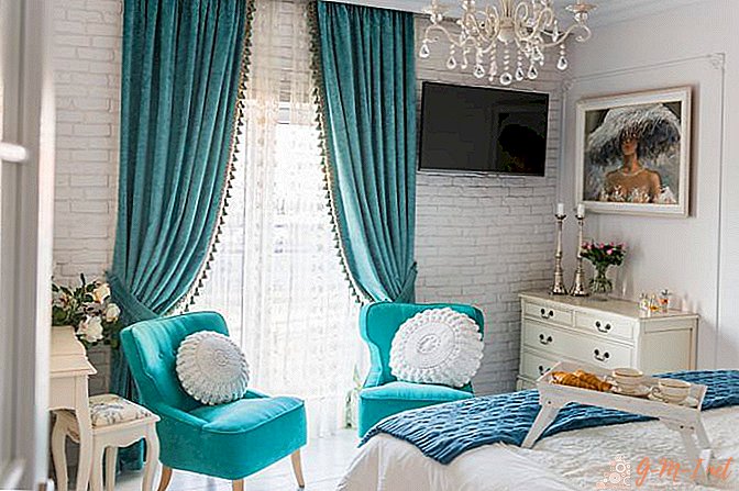 Turquoise curtains in the interior of the bedroom