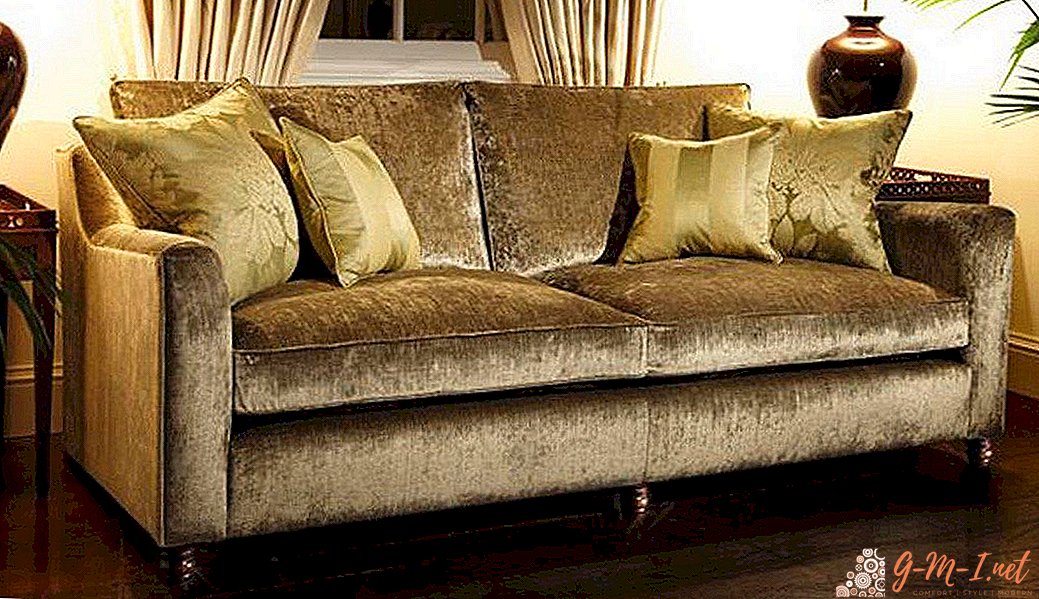 Lo que es mejor en un sofá: rebaño o terciopelo