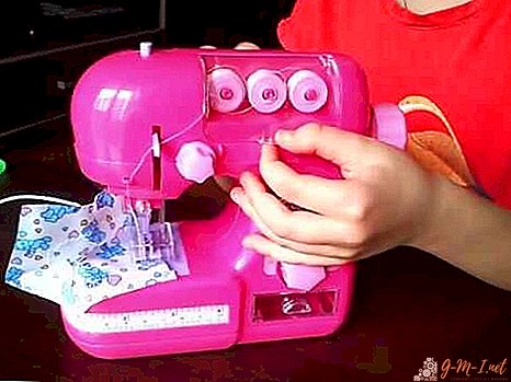 Máquina de costura infantil que costura de verdade