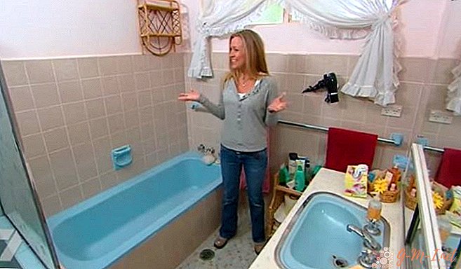 The girl completely transformed the old bathroom for a penny