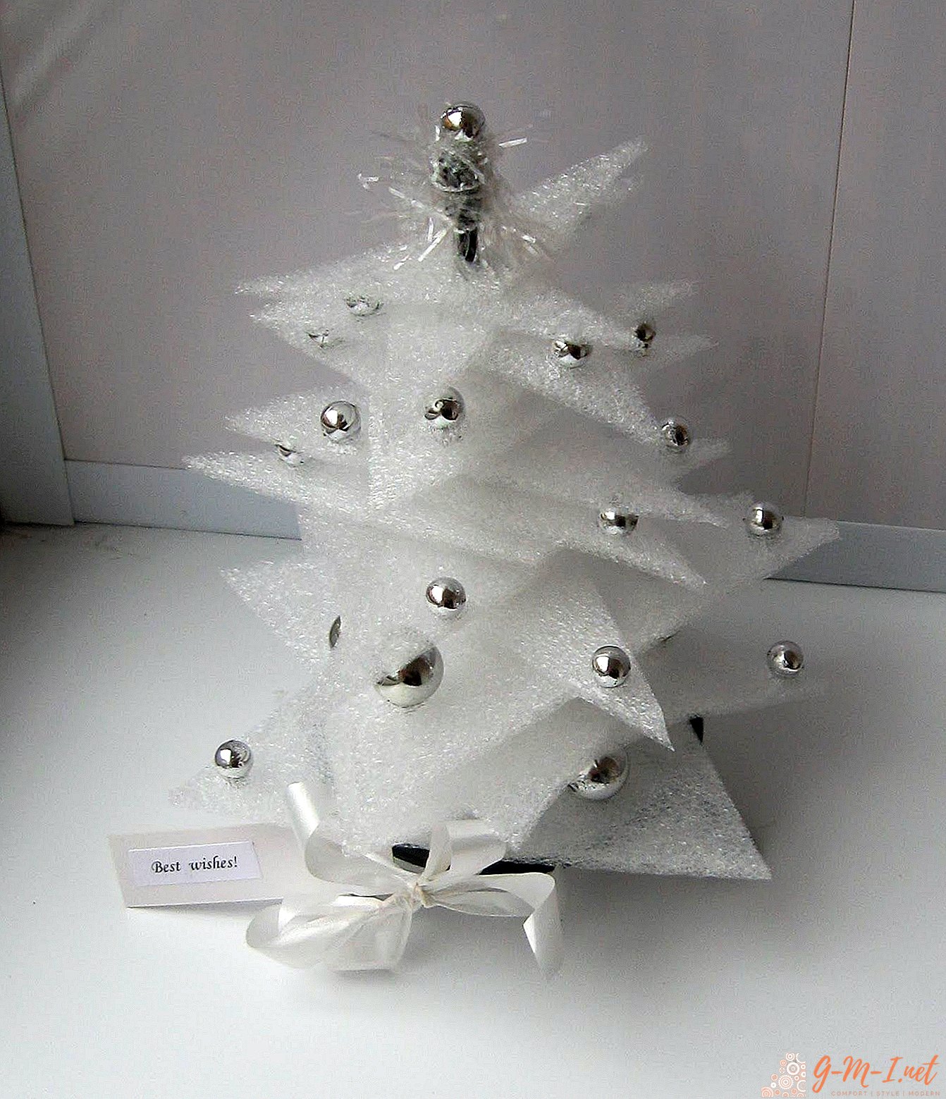 DIY karácsonyfa a laminátum hordozójából