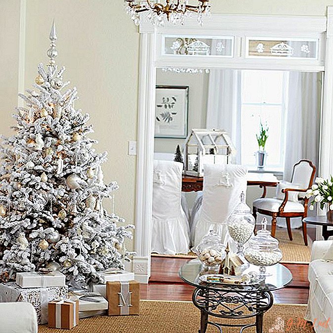 Photo of a white Christmas tree in the interior
