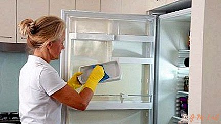 How to get rid of the smell in the refrigerator