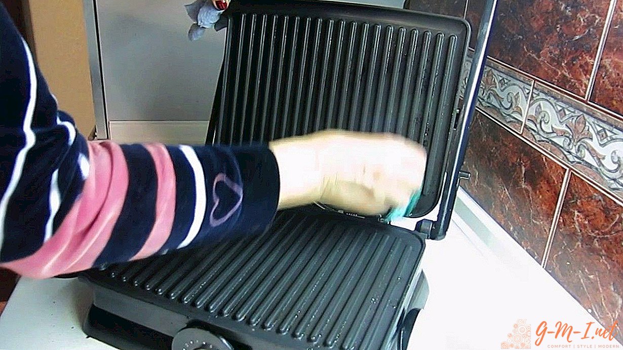 How to wash an electric grill
