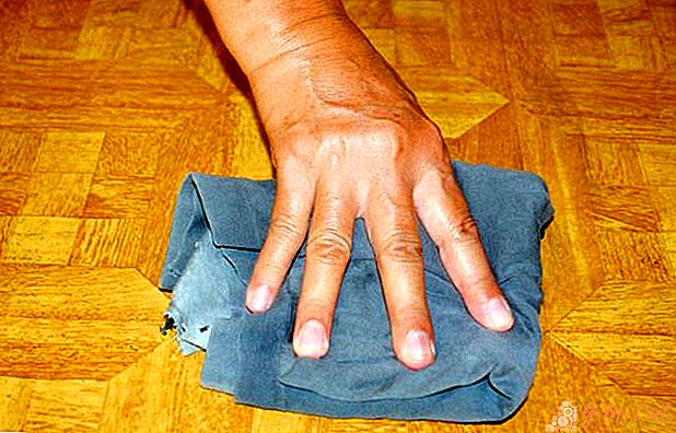 Wie man Linoleum von hartnäckigem Schmutz wäscht