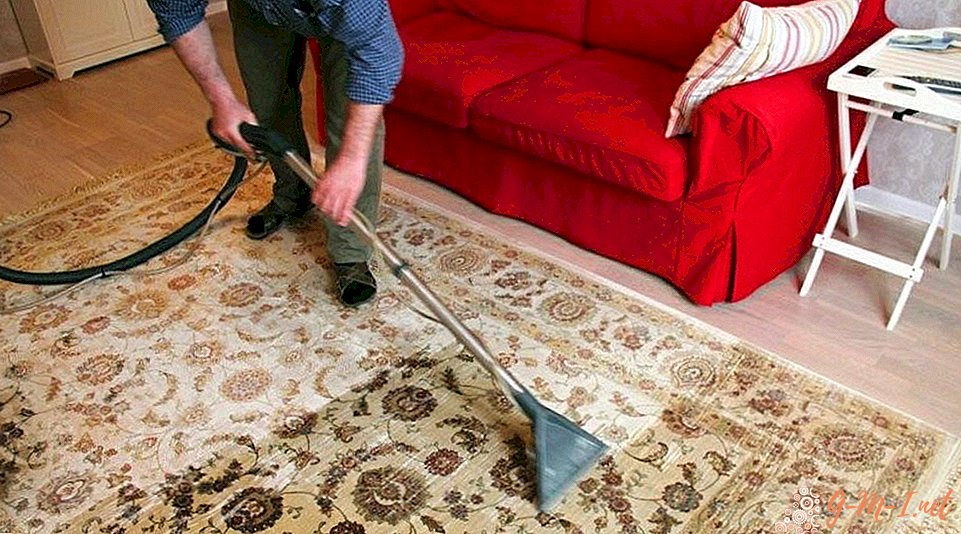 How to clean a carpet at home