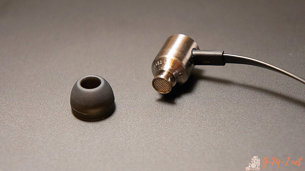 Cara membersihkan earphone dari belerang