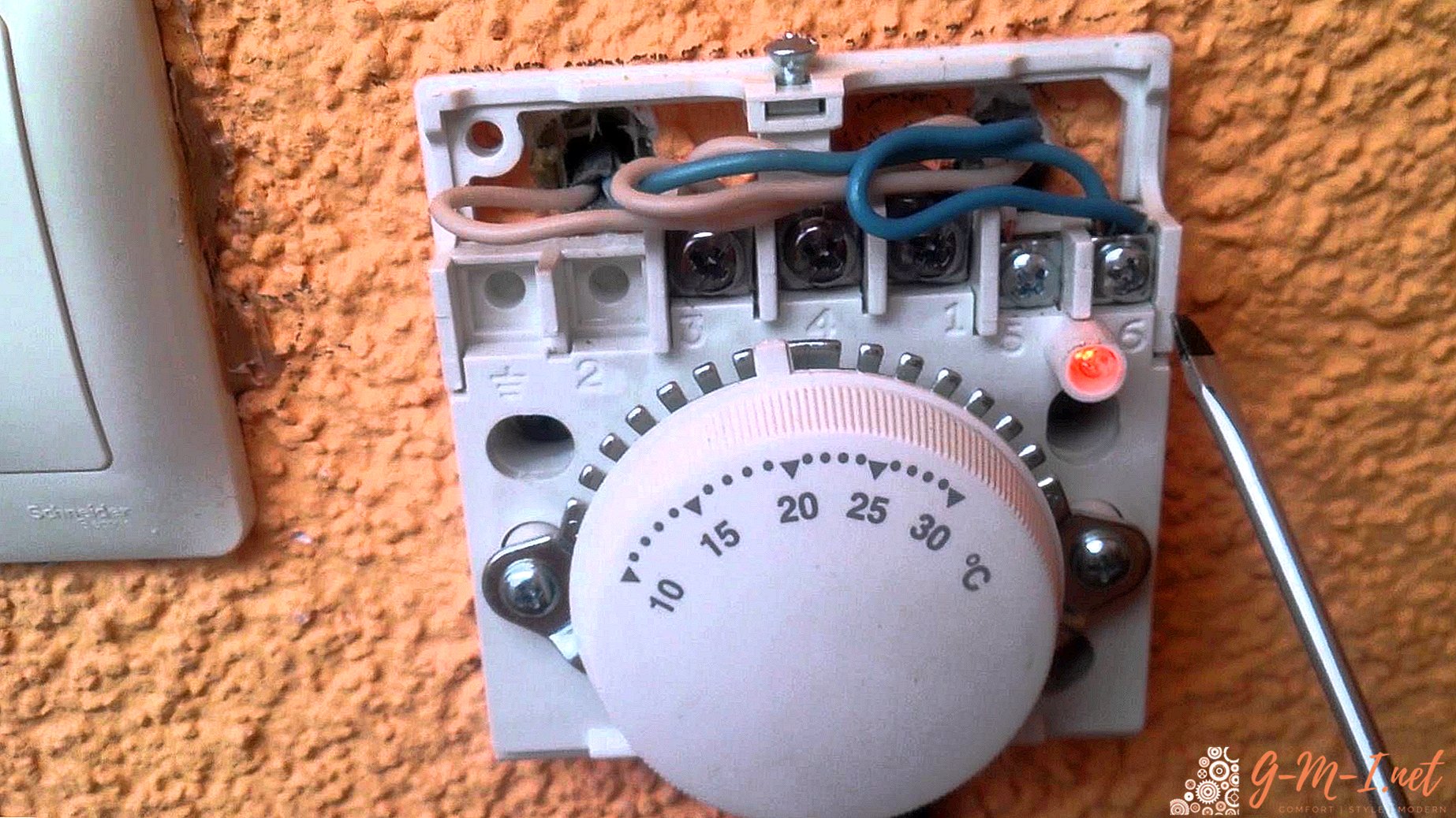 Как да свържете терморегулатор към инфрачервен нагревател