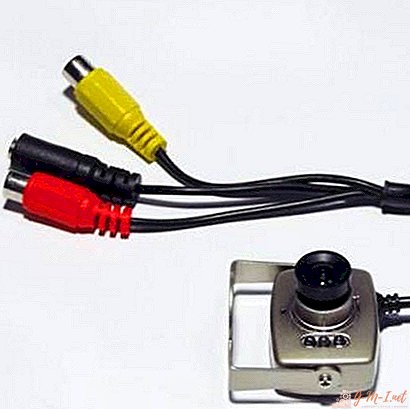 How to connect a camcorder to a TV