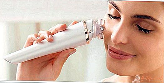 Wie man ein Gesichtsmassagegerät benutzt