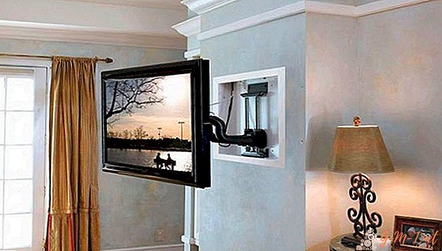 How to hang a TV on the wall