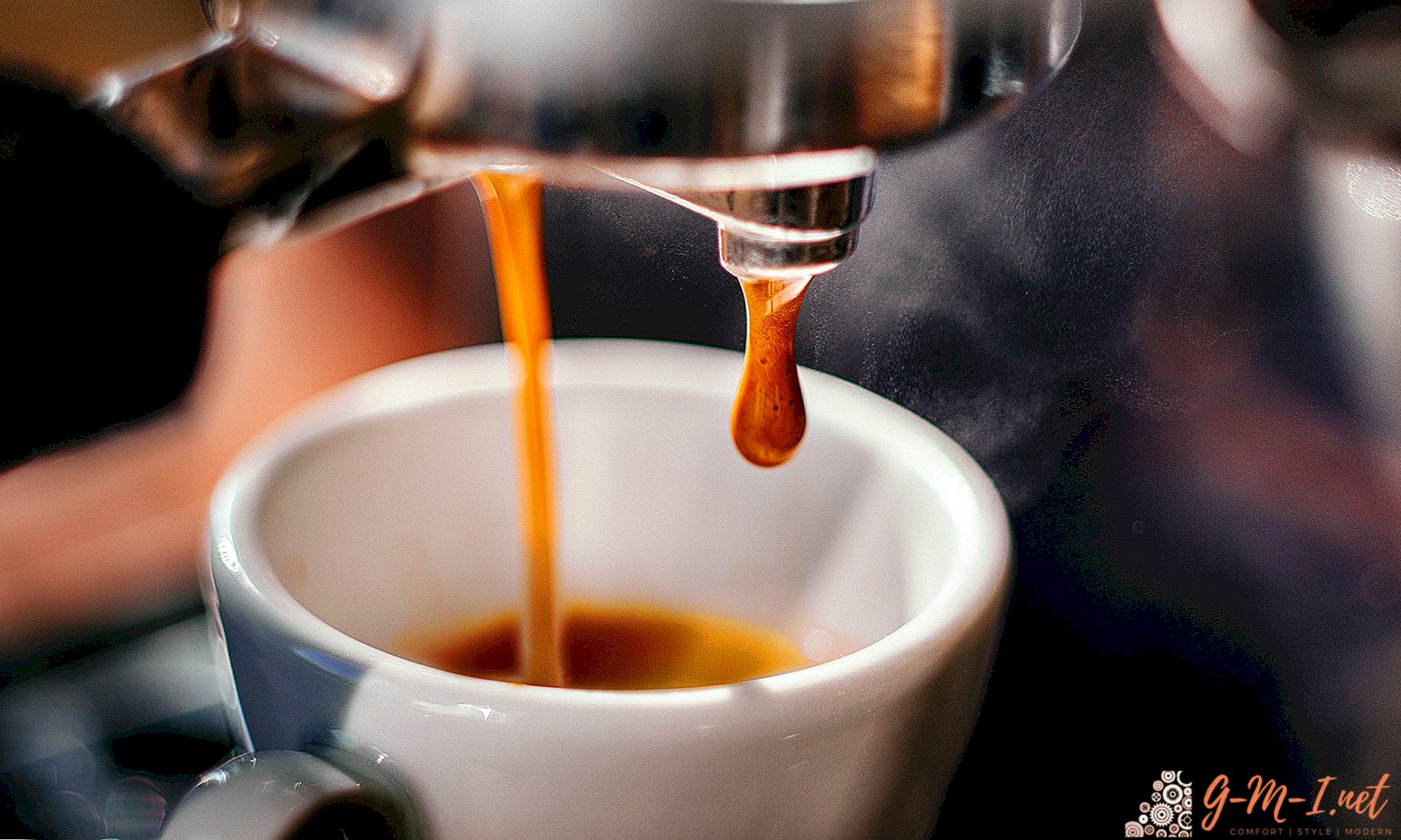 Hogyan készítsünk latte-t egy kávéfőzőben