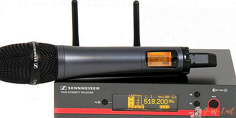 How does a wireless microphone work?
