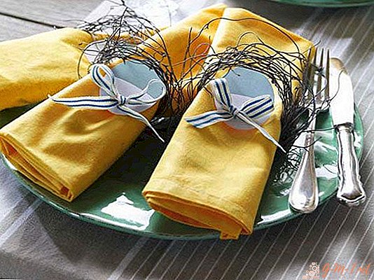 How to fold paper napkins for table setting