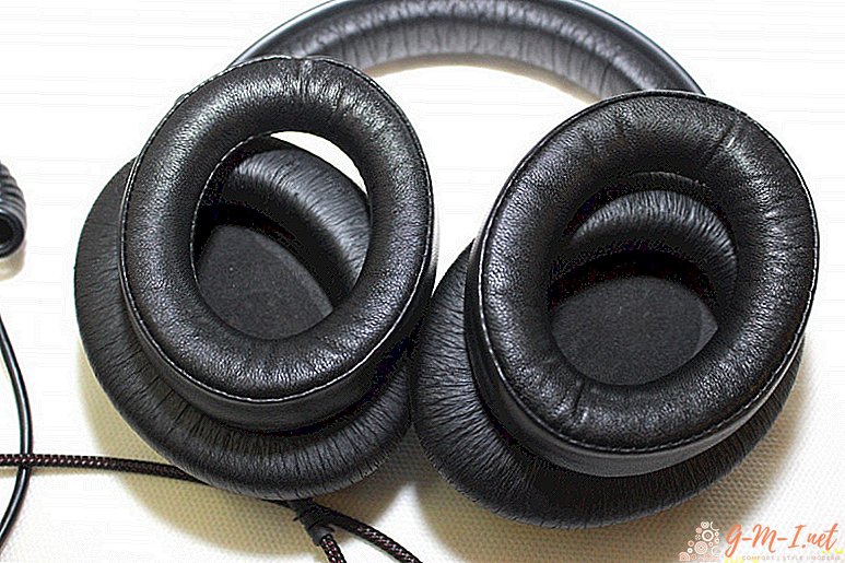How to remove ear pads from headphones