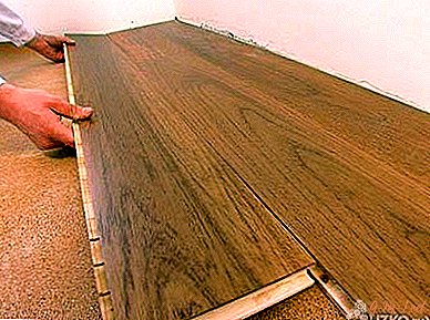 كيفية إزالة الأرضيات الخشبية