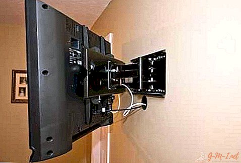 How to remove the TV from the bracket on the wall