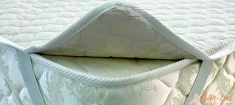 Wie man eine Matratzenauflage wäscht