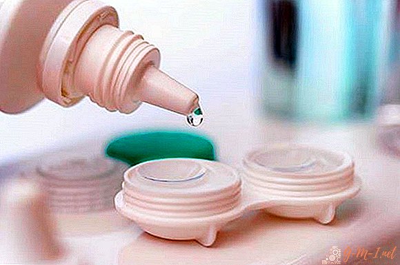 How to care for contact lenses