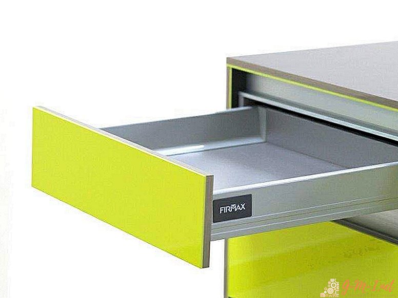 How to pull a drawer with a door closer from the cabinet
