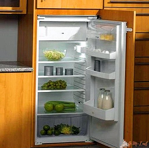 How to integrate a refrigerator in a cupboard