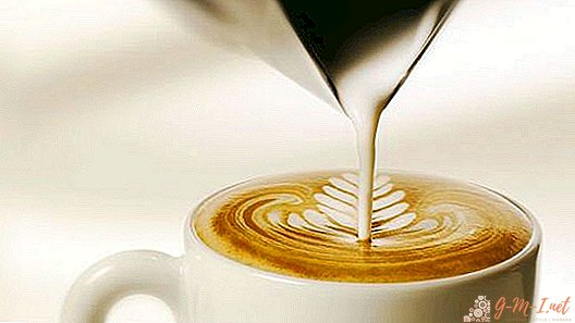 Quale latte è meglio per un cappuccino in una macchina da caffè