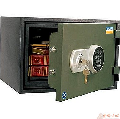 Which safe is better: electronic or key
