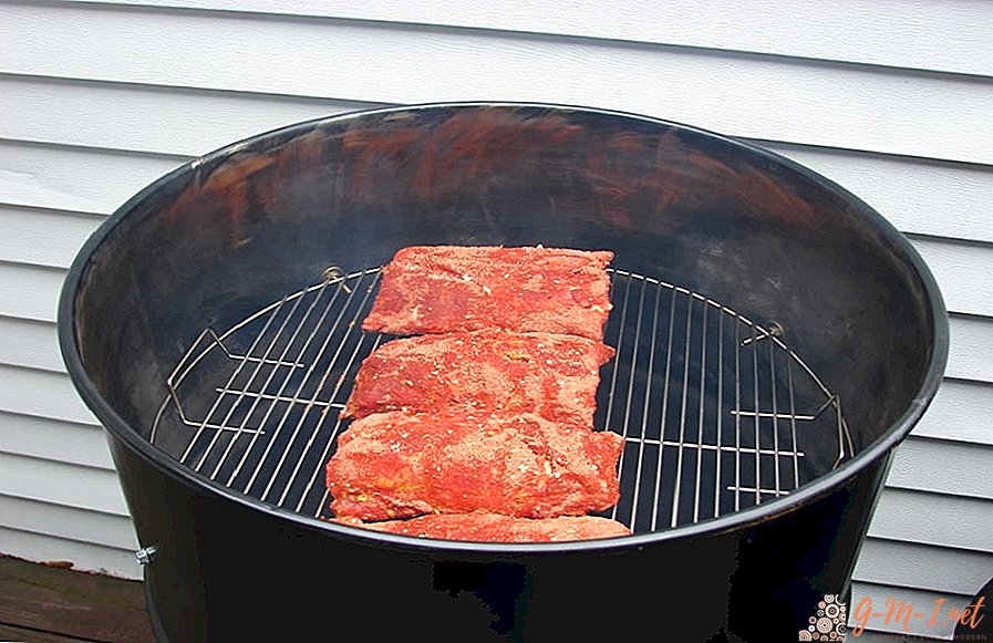 Do-it-yourself smokehouse from the pan