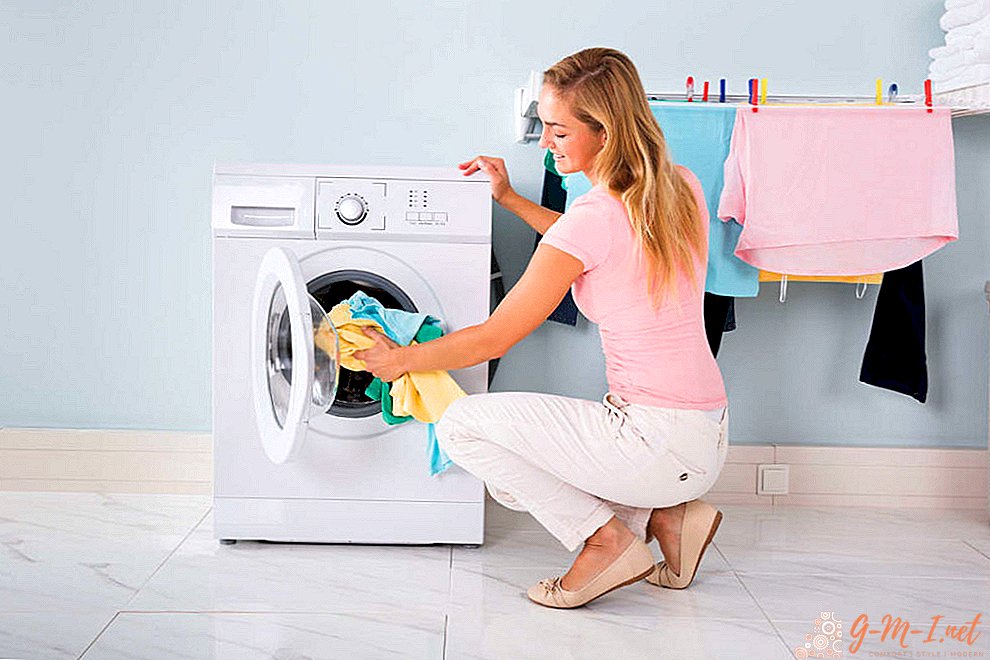 Trommel drehen: So holen Sie mit Ihren eigenen Händen einen Fremdkörper aus der Waschmaschine