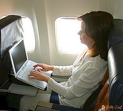 Posso usar um laptop no avião?