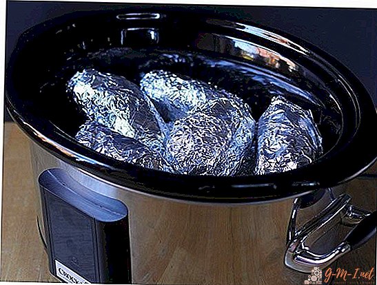 ¿Es posible hornear en una olla de cocción lenta en papel de aluminio?