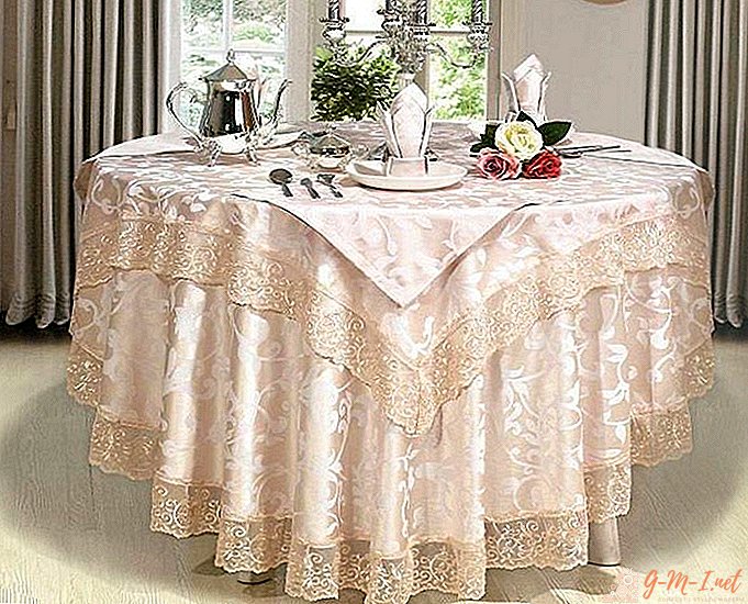 How much should the tablecloth hang from the table
