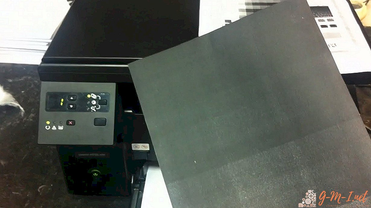 ¿Por qué la impresora imprime hojas negras?