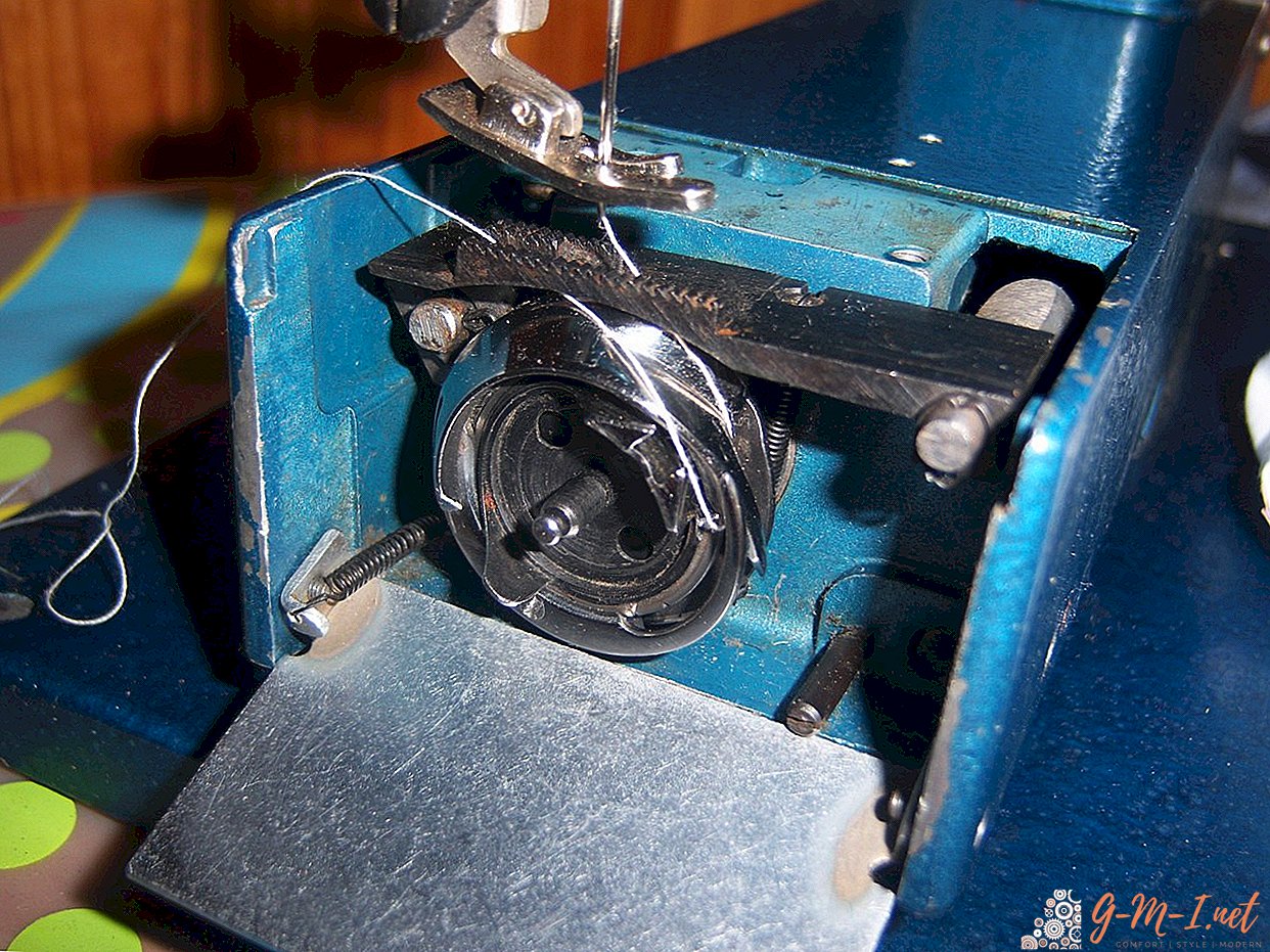 Why the sewing machine does not capture the bobbin thread