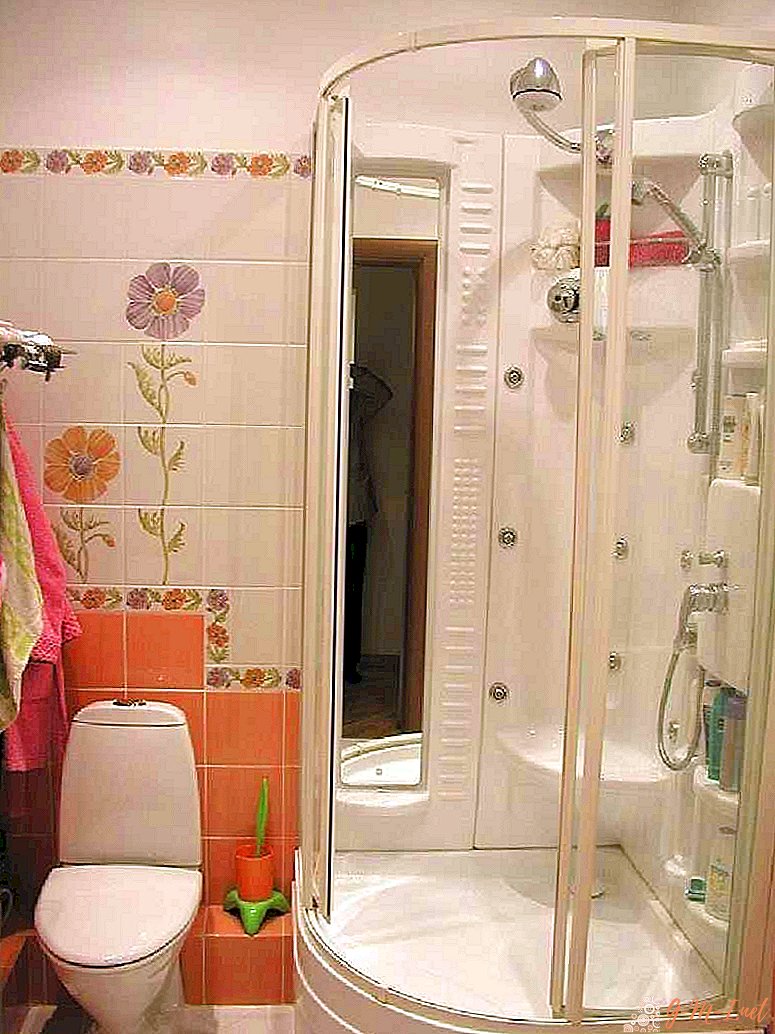 Pourquoi le miroir dans la douche entoure-t-il