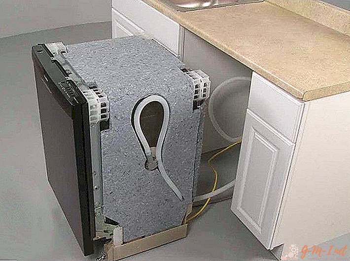 Connection and installation of a dishwasher