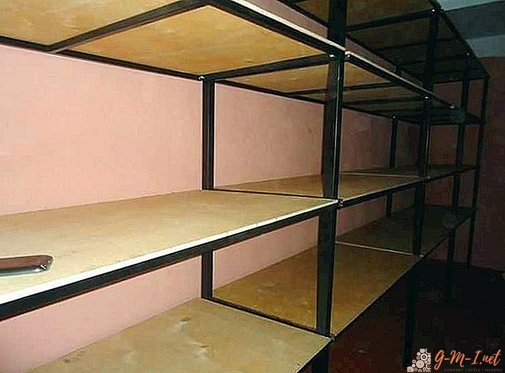 Do-it-yourself shelves in the garage - options, photos
