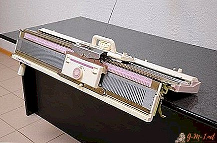 The principle of operation of the knitting machine
