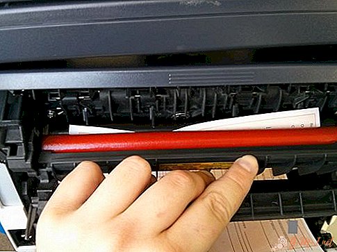 La impresora escribe un atasco de papel, aunque no hay atasco.