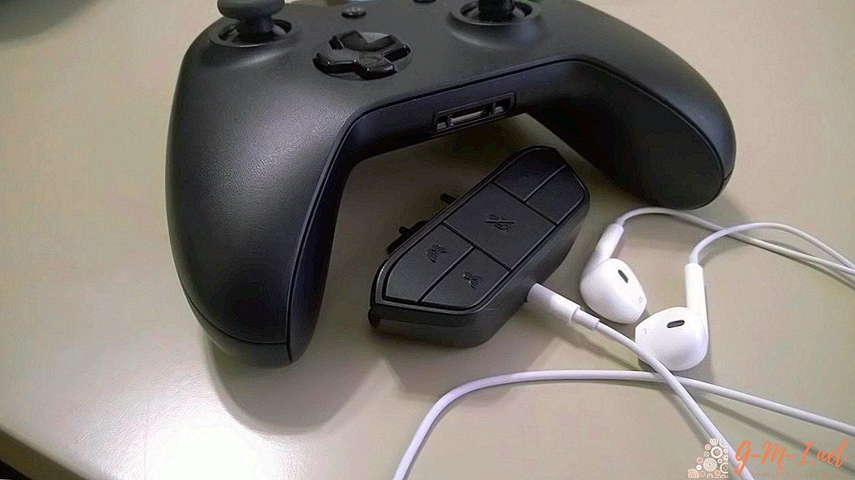 How to connect headphones to the PS4 via the joystick