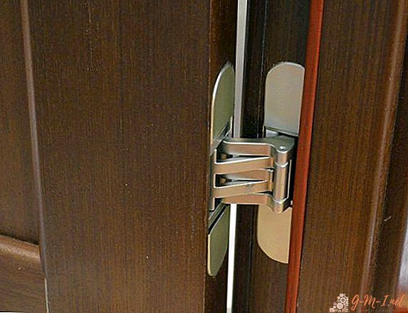 Hinge adjustment on cabinet doors