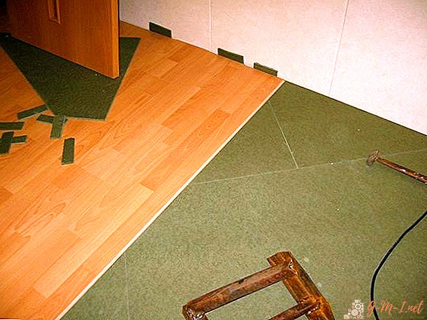 Geluiddichte vloer in het appartement onder het laminaat