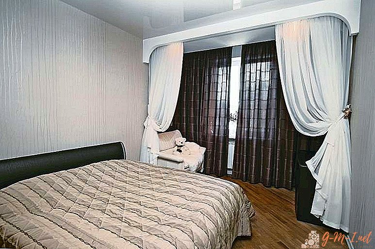 Modern design of curtains in the bedroom with photo