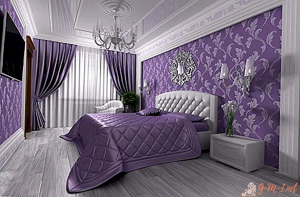 紫の色調の寝室。