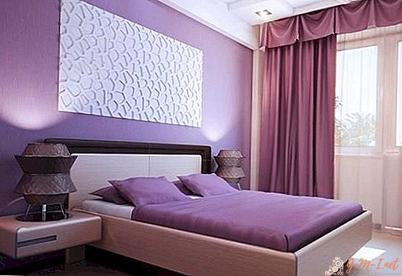 Schlafzimmer in lila Tönen.