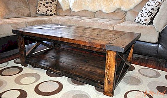 DIY table made from improvised materials photo