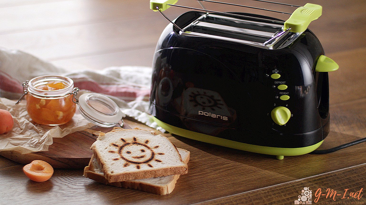 Toaster toasting