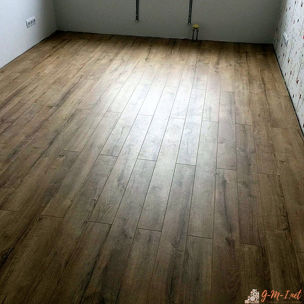 Laying laminate flooring on a wooden floor
