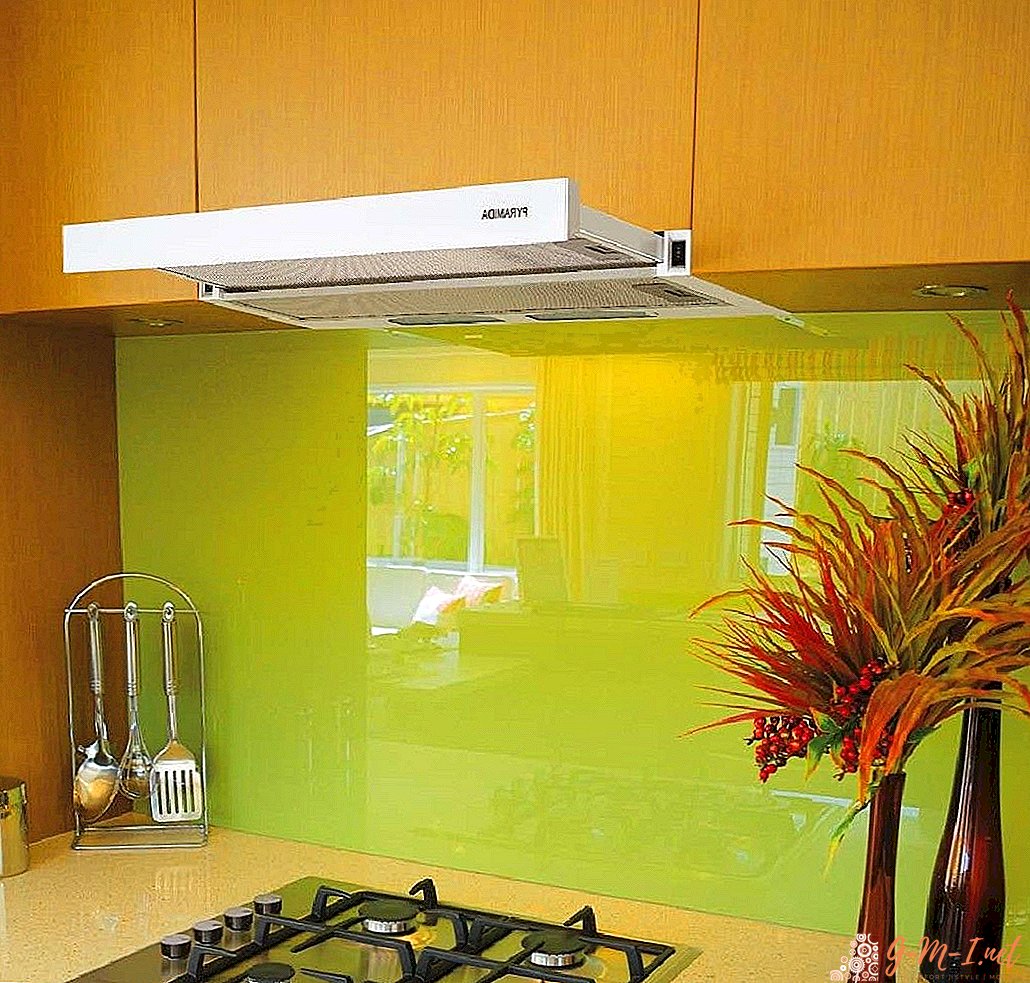 Installing a built-in hood in the kitchen