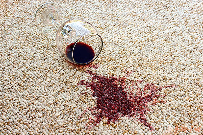 Kami menghilangkan bintik-bintik anggur, darah dari karpet